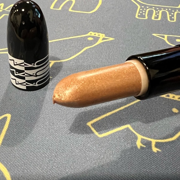 Mac Garden Bed lipstick - Picture 3 of 5